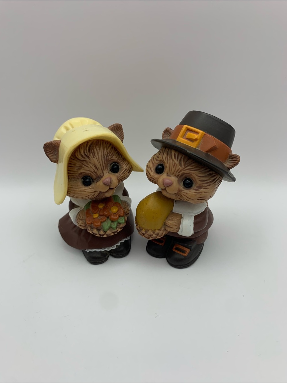 Hallmark Vintage Thanksgiving Pilgrim Squirrel
Chipmunk Salt & Pepper Shakers